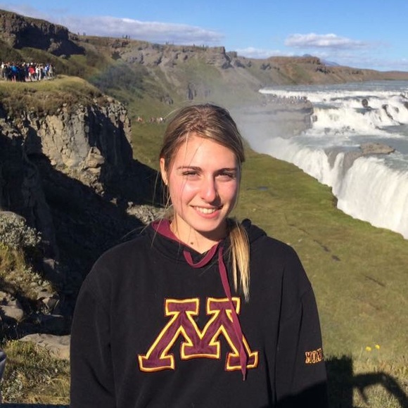 Meet your Posher, Laura - Picture 1 of 1